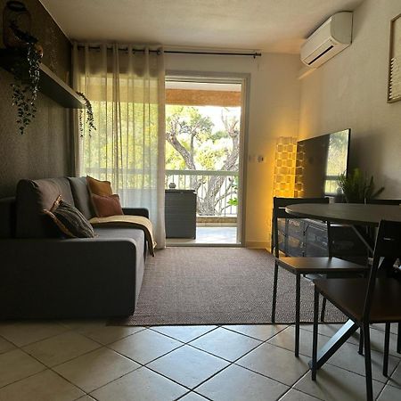 Appartement Residence Santa Barbara Avec Piscine Et A 750M De La Plage Кавалер-сюр-Мер Екстер'єр фото