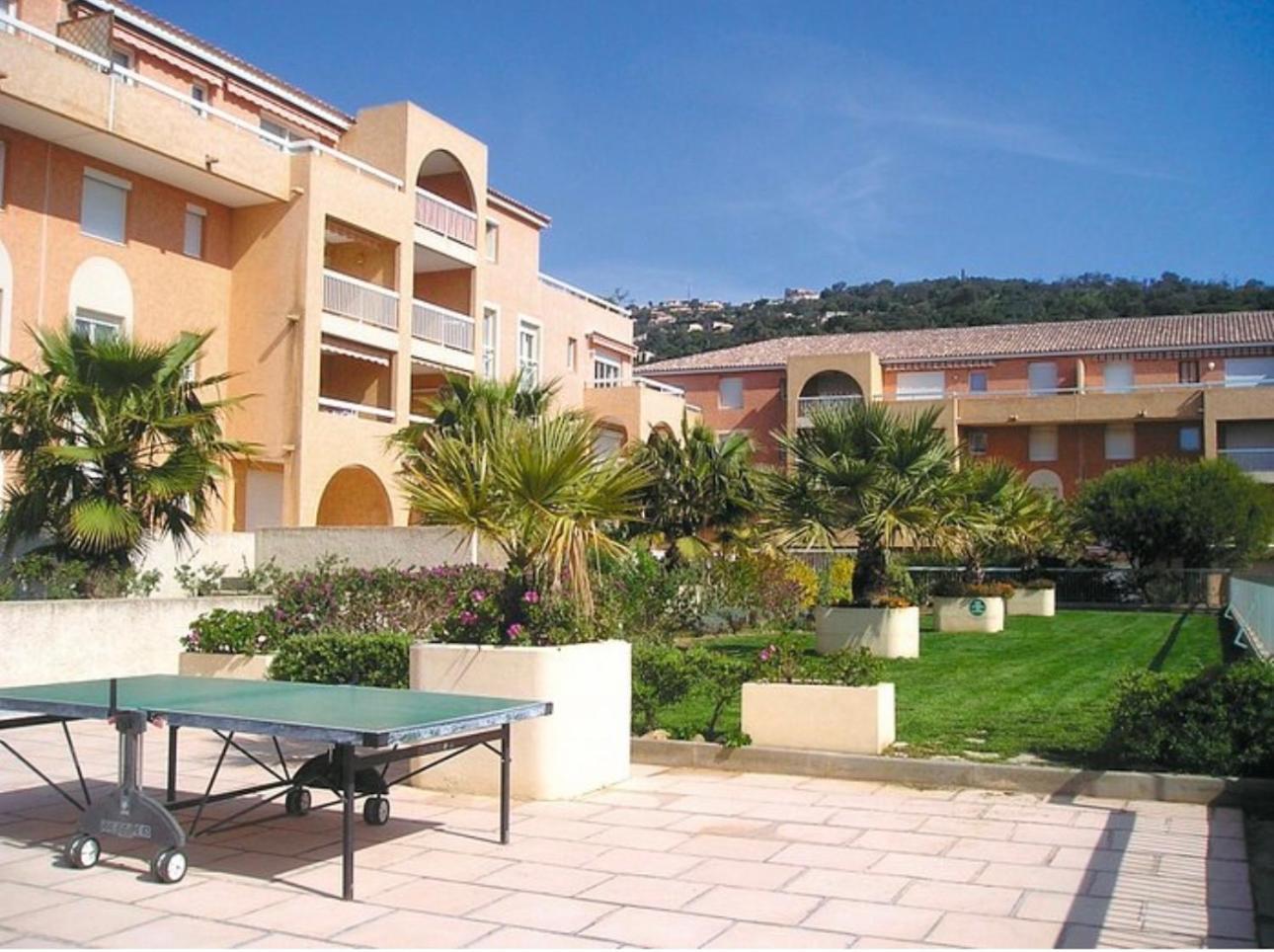 Appartement Residence Santa Barbara Avec Piscine Et A 750M De La Plage Кавалер-сюр-Мер Екстер'єр фото